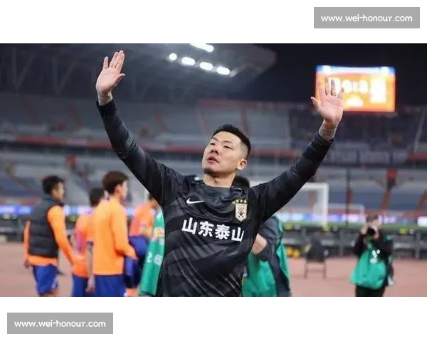 工体名场面！国安球迷狂嘘王大雷，赛后隔窗对骂引爆冲突